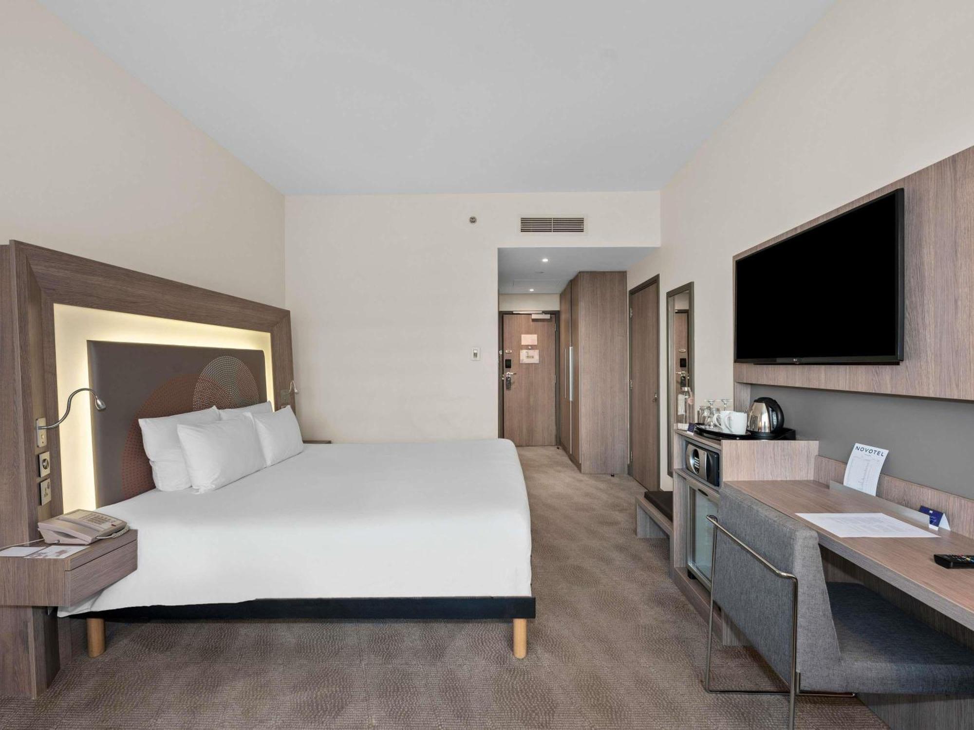 Novotel World Trade Centre Dubai Exterior photo